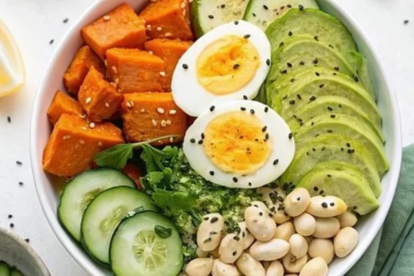 A colorful spread of quick-prep meals including smoothies, salads, wraps, and bowls—showcasing a variety of delicious 5-minute healthy recipes.