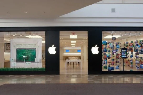 Front view of the Apple Chandler Fashion Center store, showcasing the iconic Apple logo and modern design.
