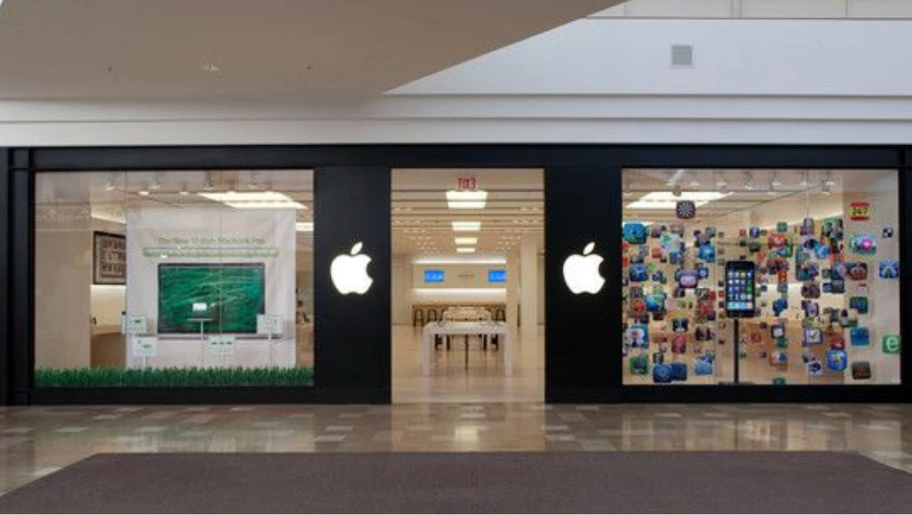 Front view of the Apple Chandler Fashion Center store, showcasing the iconic Apple logo and modern design.