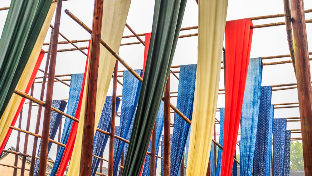 Different types of markiseteppe awning fabrics displayed on balconies and terraces showing various colors and materials